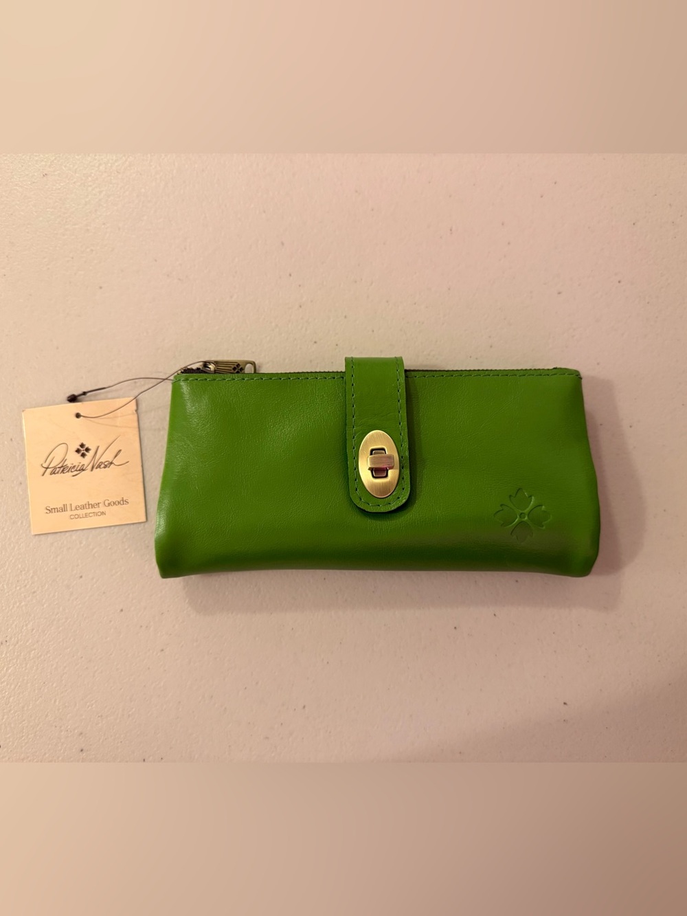 Patricia Nash Vintage Distress Annesley Wallet in GORGEOUS “Foliage” Green - NWT